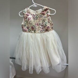 Beautiful dress. Size 2t